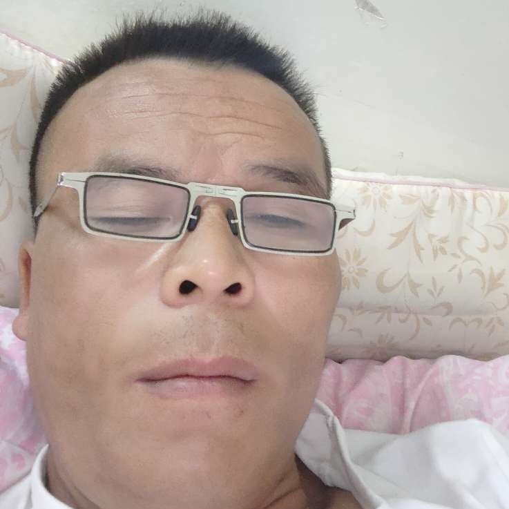 魔幻深拥小蝴蝶的照片