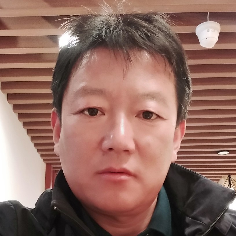 大海航行靠石头的照片