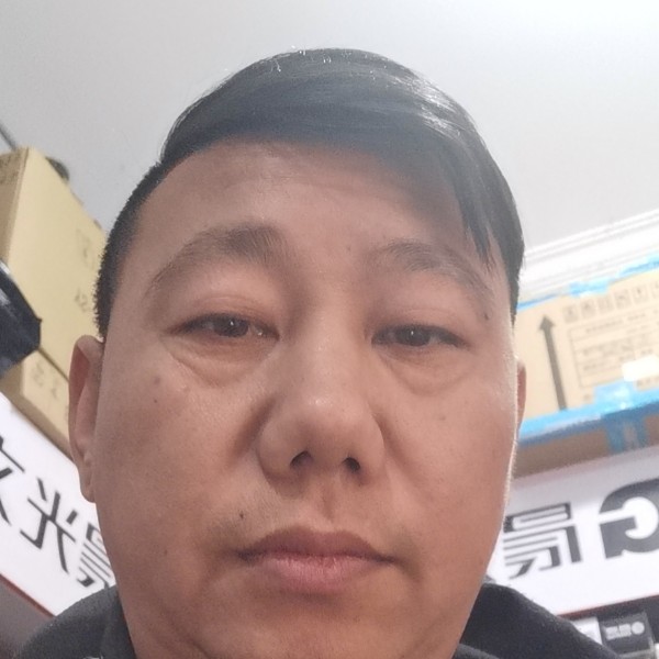 牵着大象去溜湾的照片