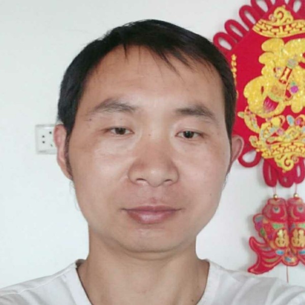 热情闻八宝粥的照片