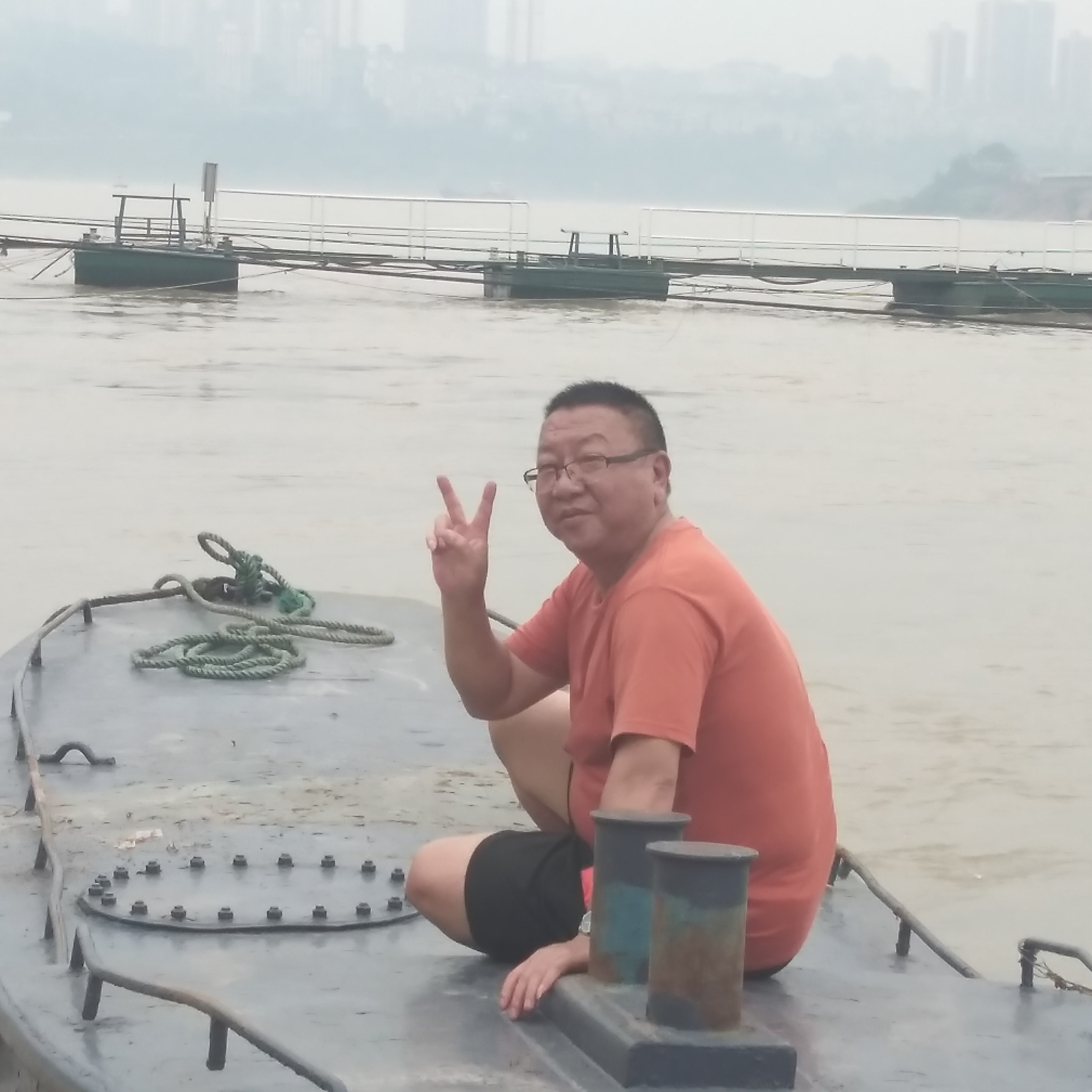 睫毛膏就碧蓝的照片