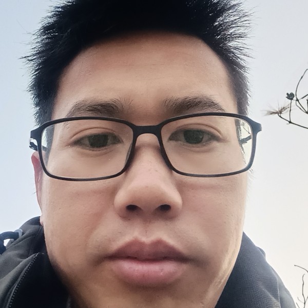 眼睛大浅吻玫瑰的照片