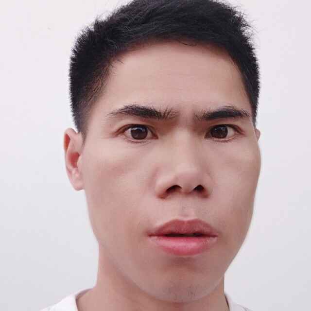 卢巽益的照片