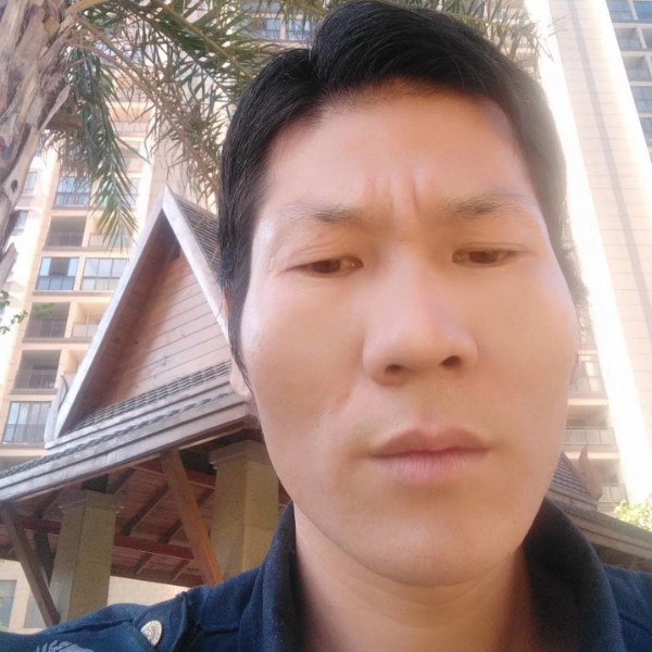 激昂夏露的照片
