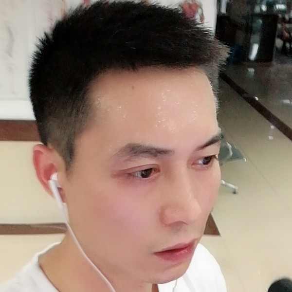 睡醒的敏哥哥的照片