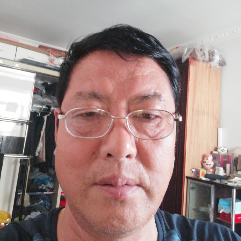 忧虑放弃钥匙的照片