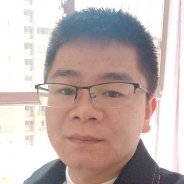 善良倾心灰狼的照片