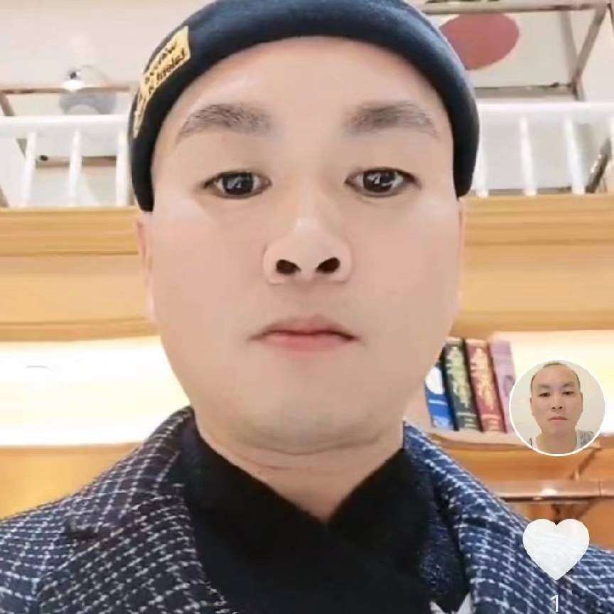 苗条凝眸等待的照片
