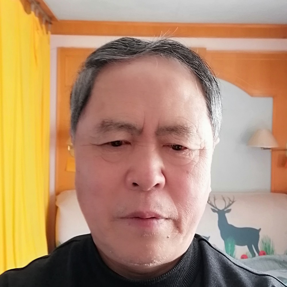 路人迎生动的照片