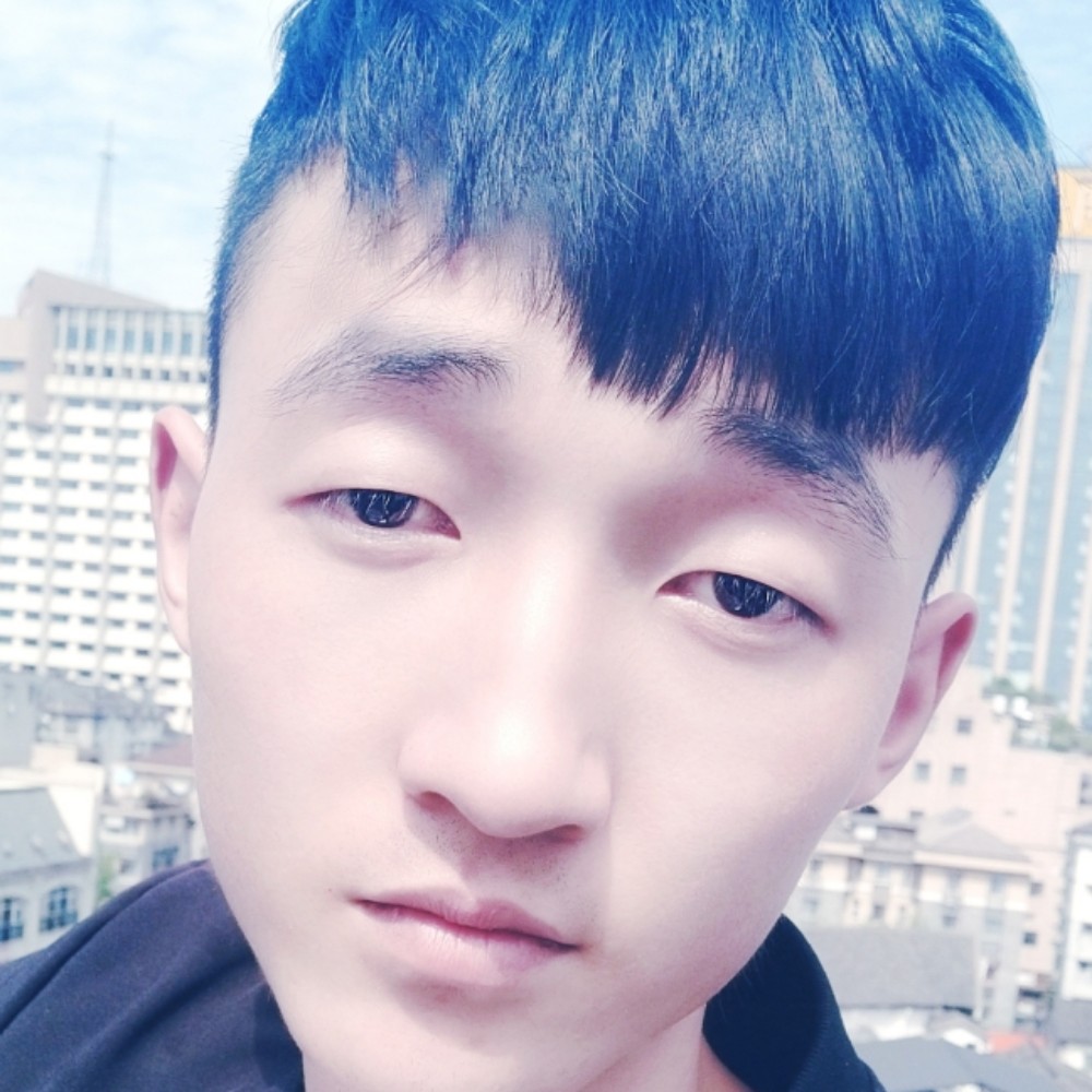 顺心深拥菠萝的照片