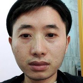 高兴漫步砖头1的照片