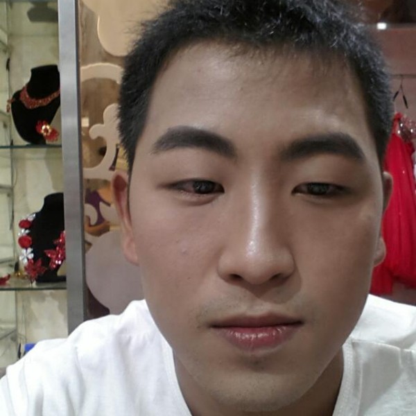 面具下的.男人的照片