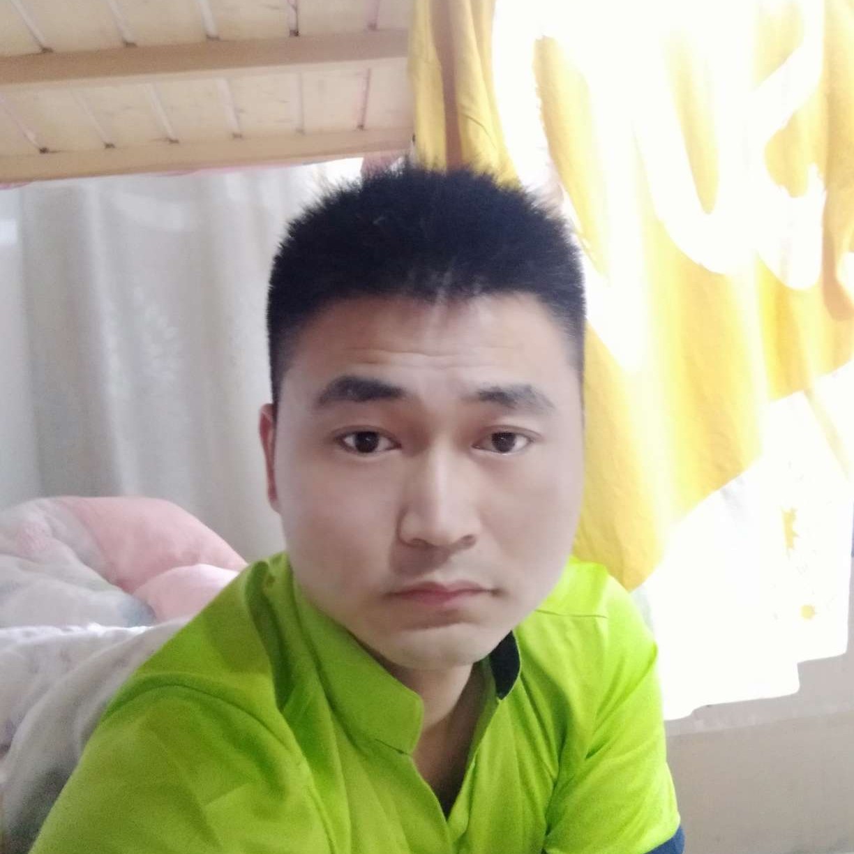 高高等待美女的照片