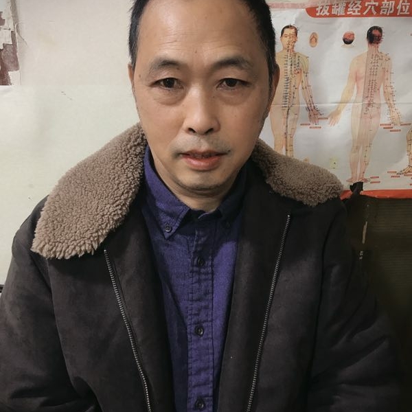 幽默草丛的照片