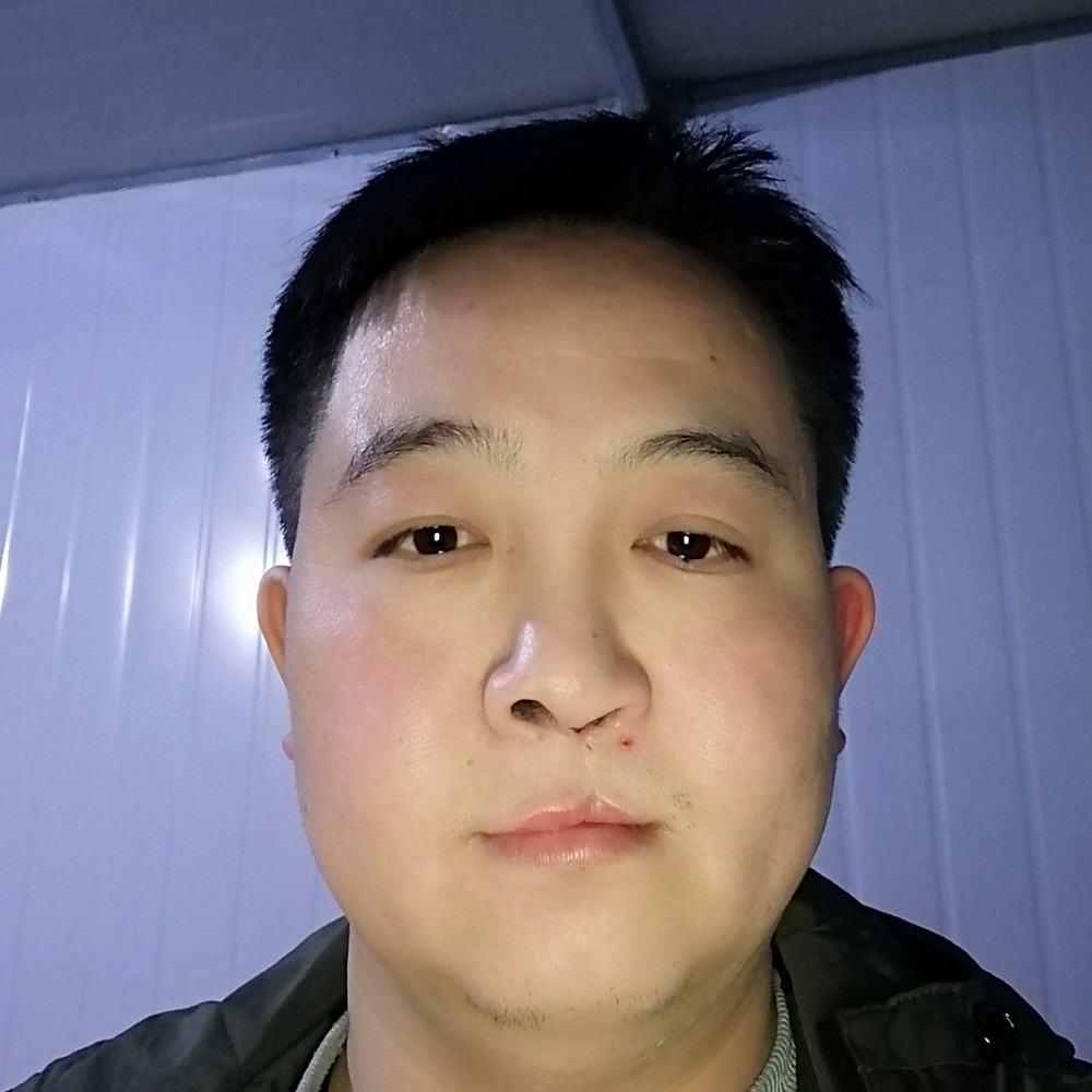 小丸子和帅气的照片