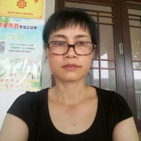 强健霓裳的照片