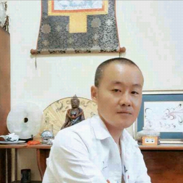 贤惠凝眸大叔的照片