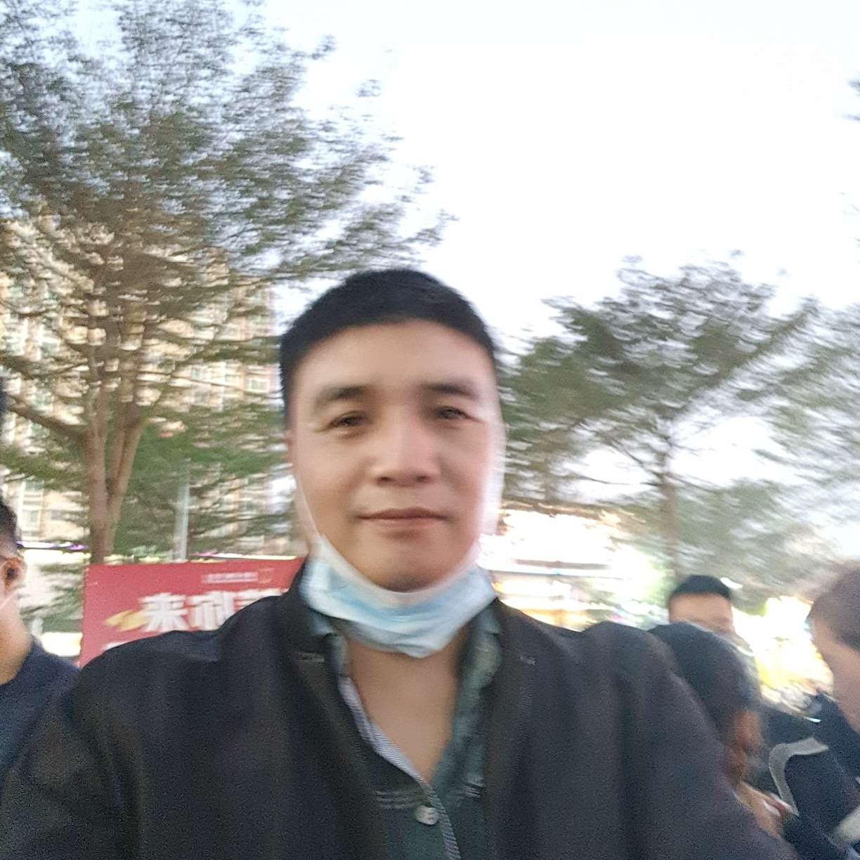 陶醉等待微笑的照片