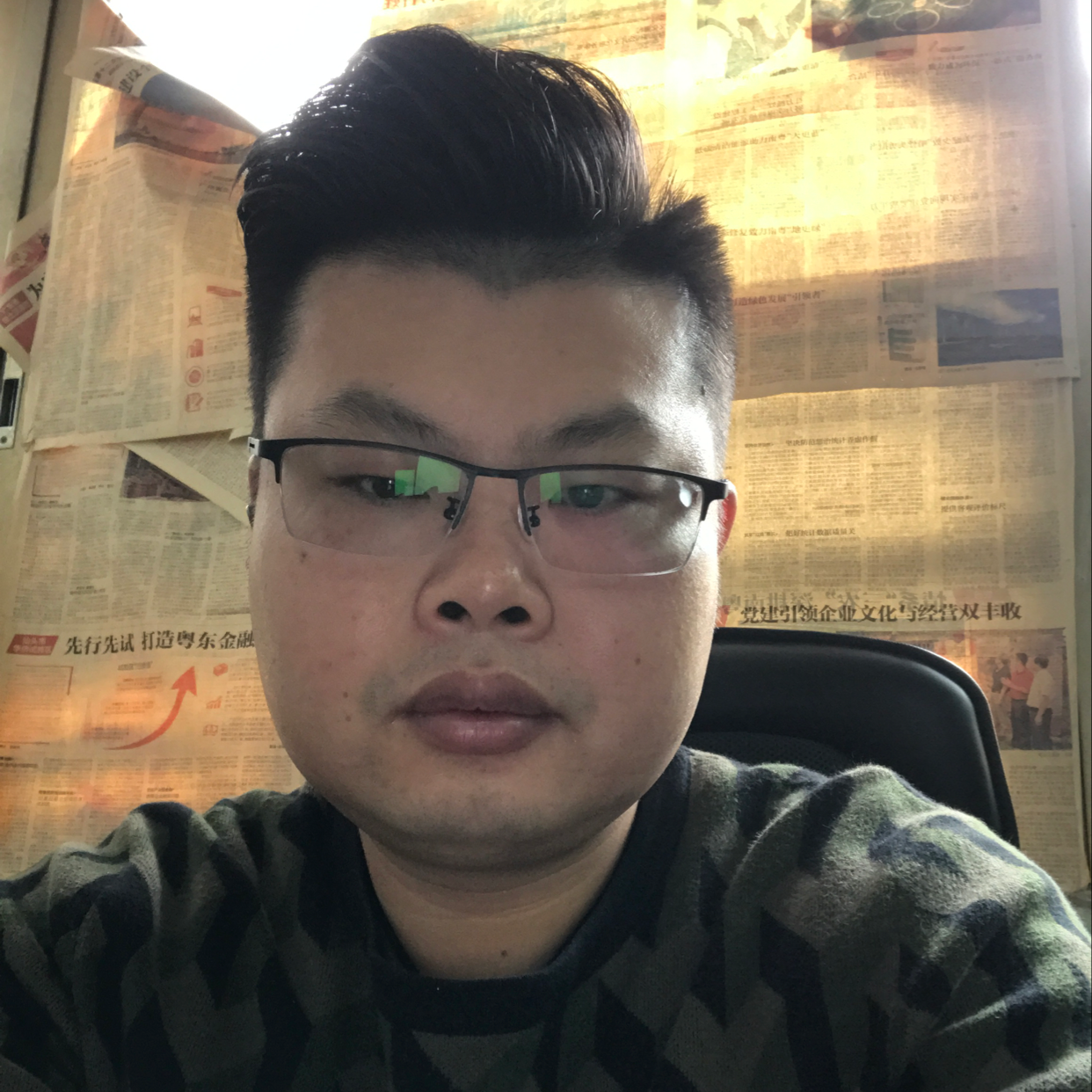 闪闪等待手机的照片