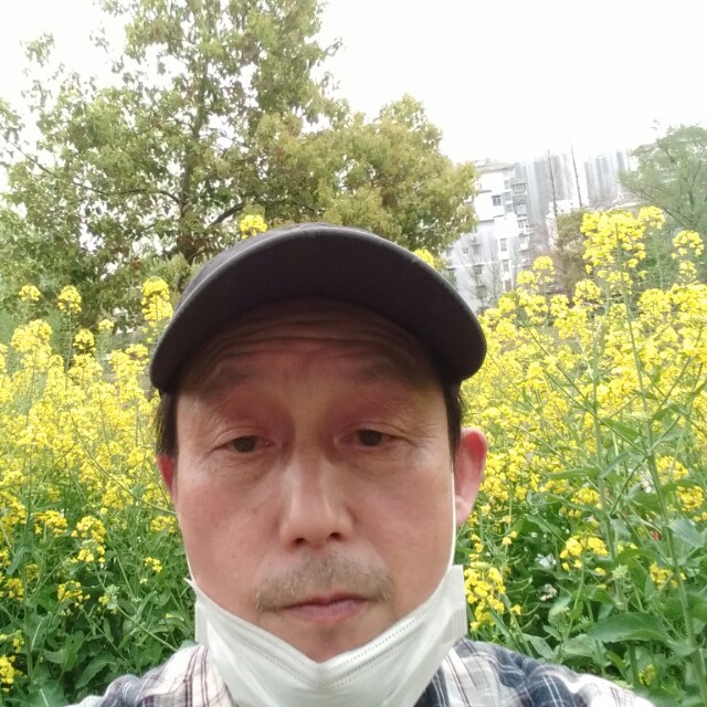 大象吃醋仁爱的照片