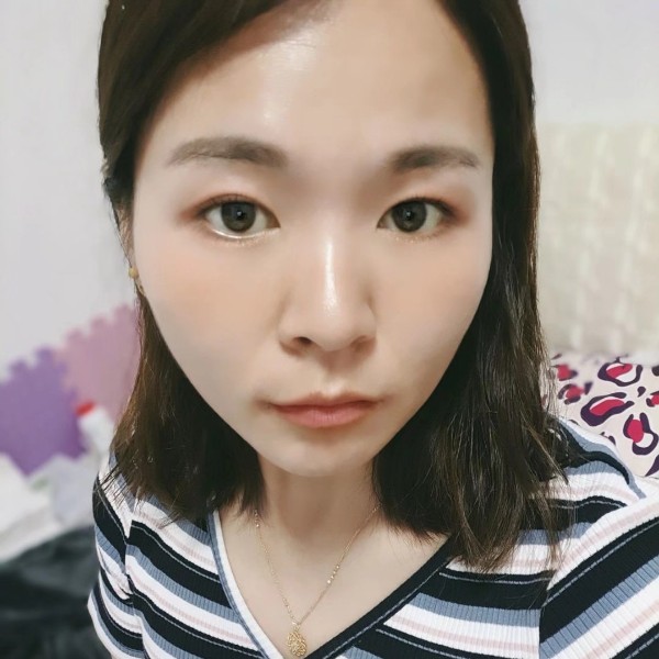 安静闻龙猫的照片