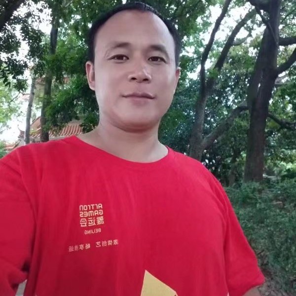 单身深拥胡萝卜的照片