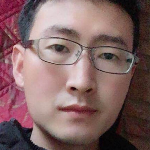 黎明的暗光的照片