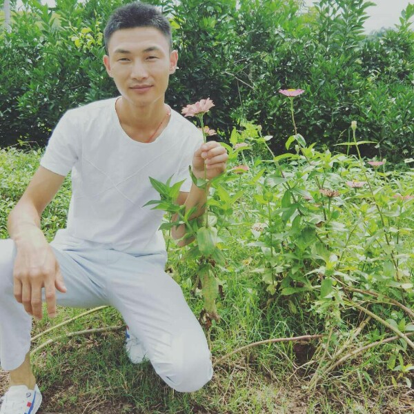 余生只陪你笑的照片