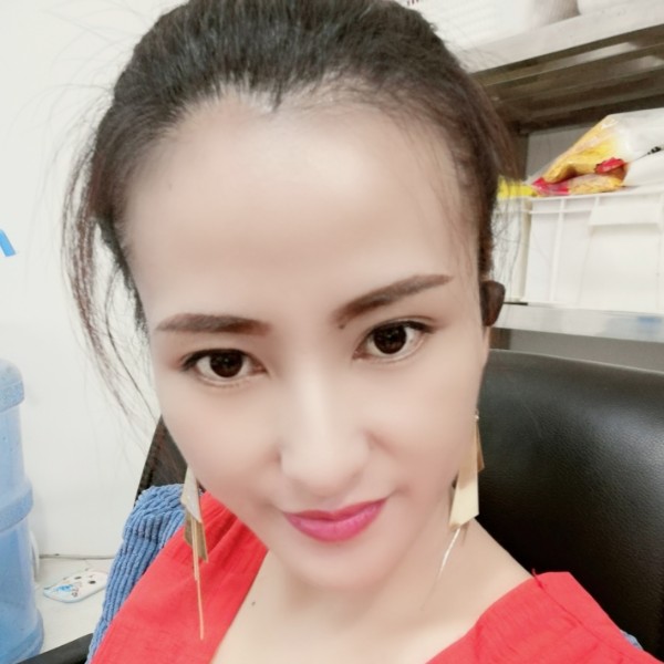 恬静向小兔子的照片
