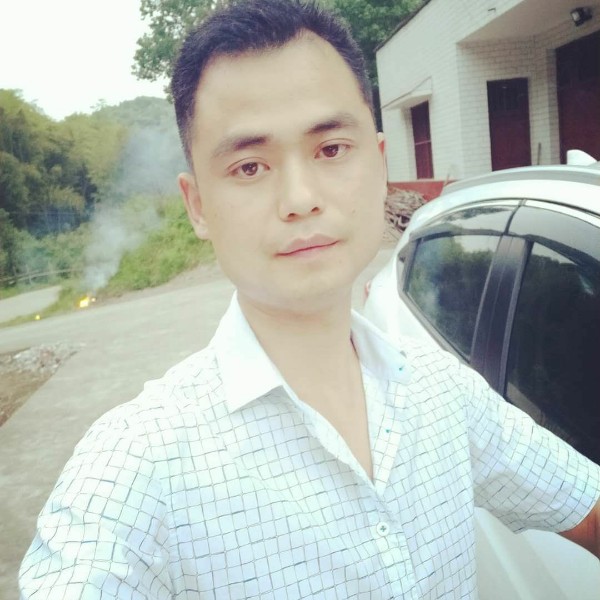 俊秀水杯的照片