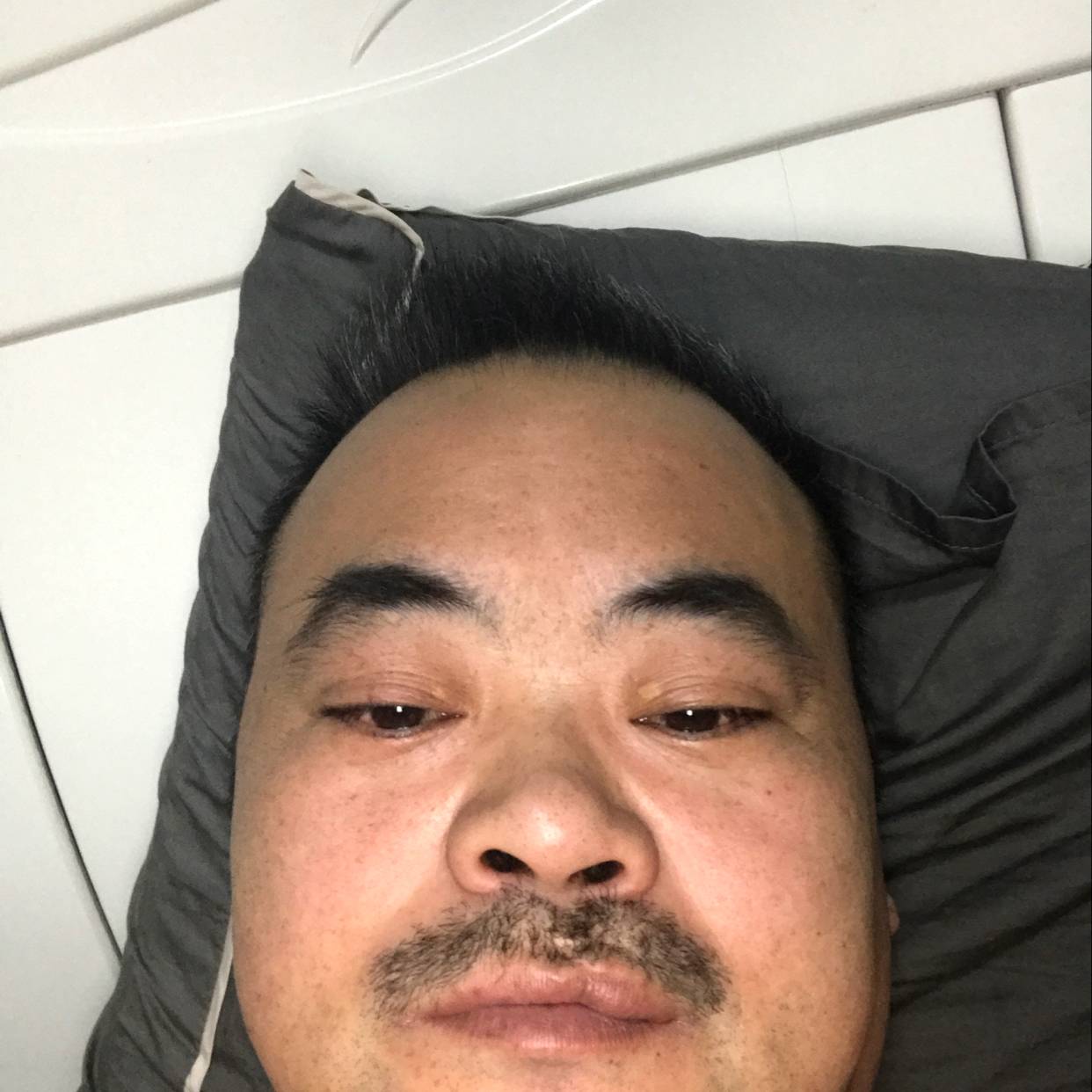 小兔子深拥无奈的照片
