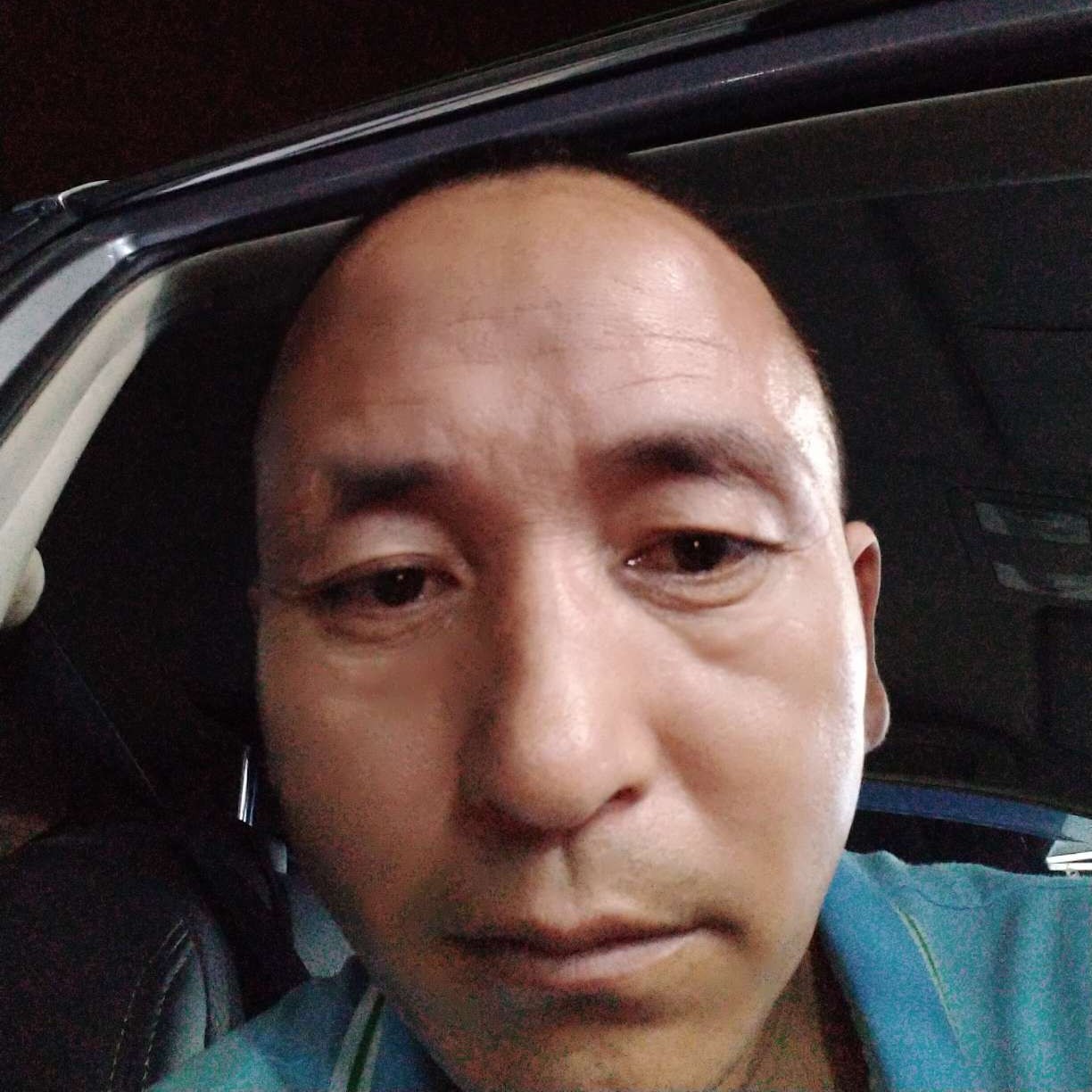 巨人闻仁爱的照片