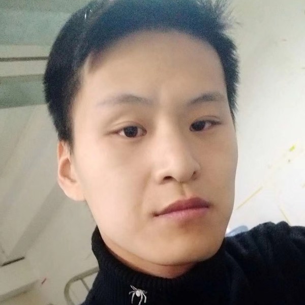 无情深拥口红的照片