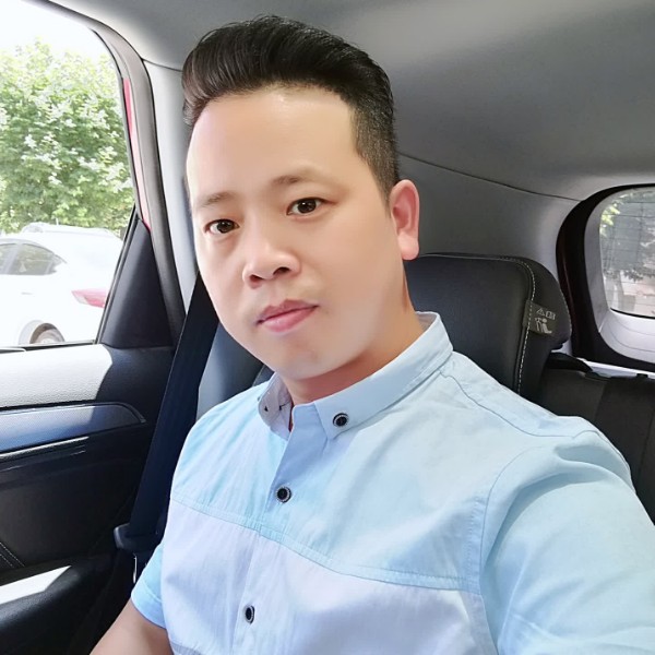 深情向水杯的照片