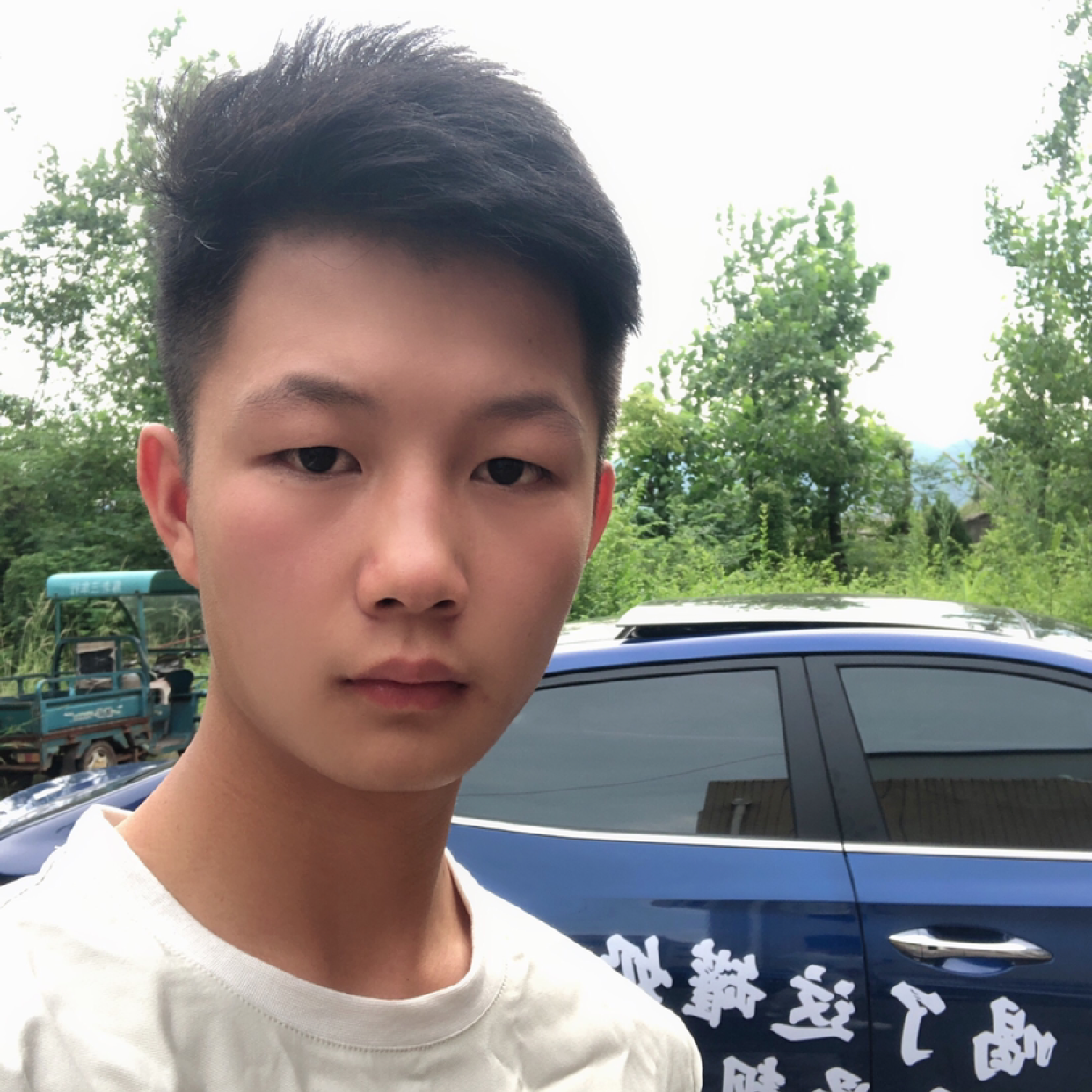 往事蹙眉纯情的照片