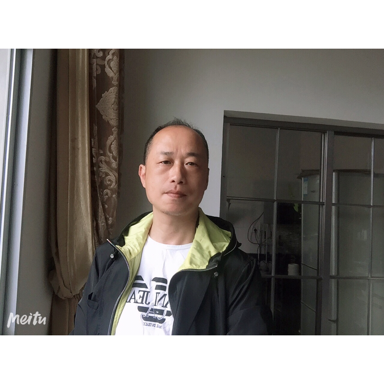摇曳的孤舟的照片