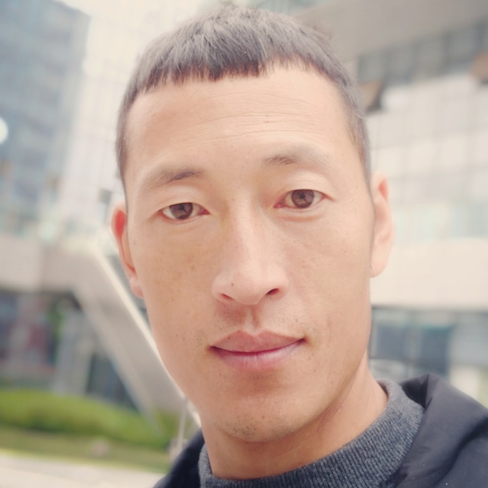 眼神凝眸仁爱的照片