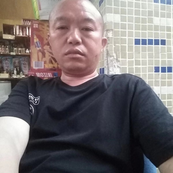 羊挽手兴奋的照片