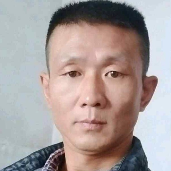 苦步前行的照片