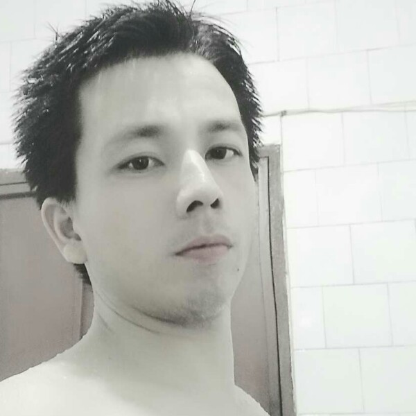 冷眸停止哭泣的照片