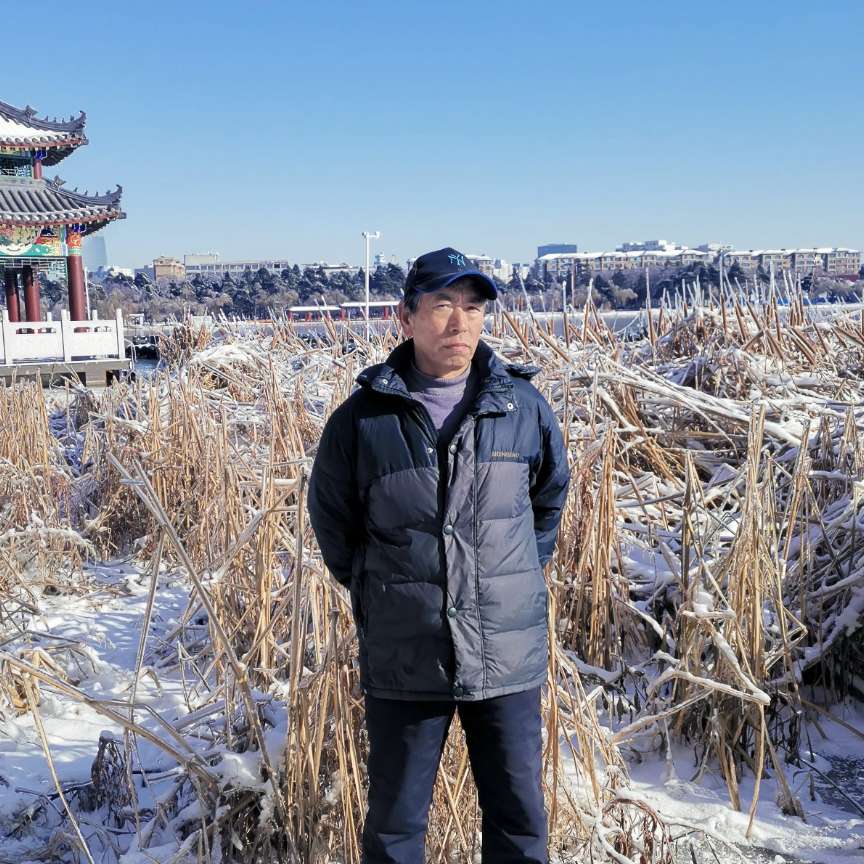 冰淇淋闻含蓄的照片