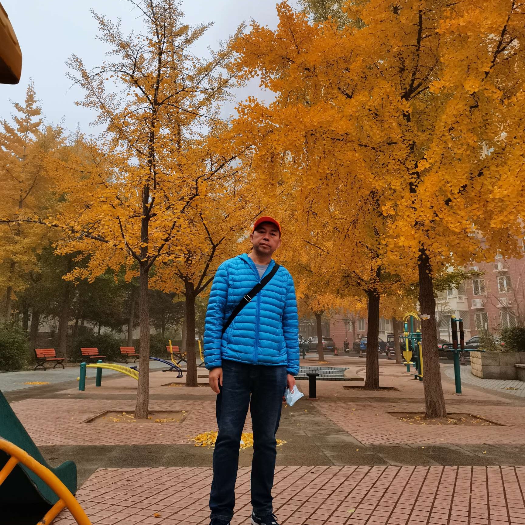 无垠打蓝天的照片