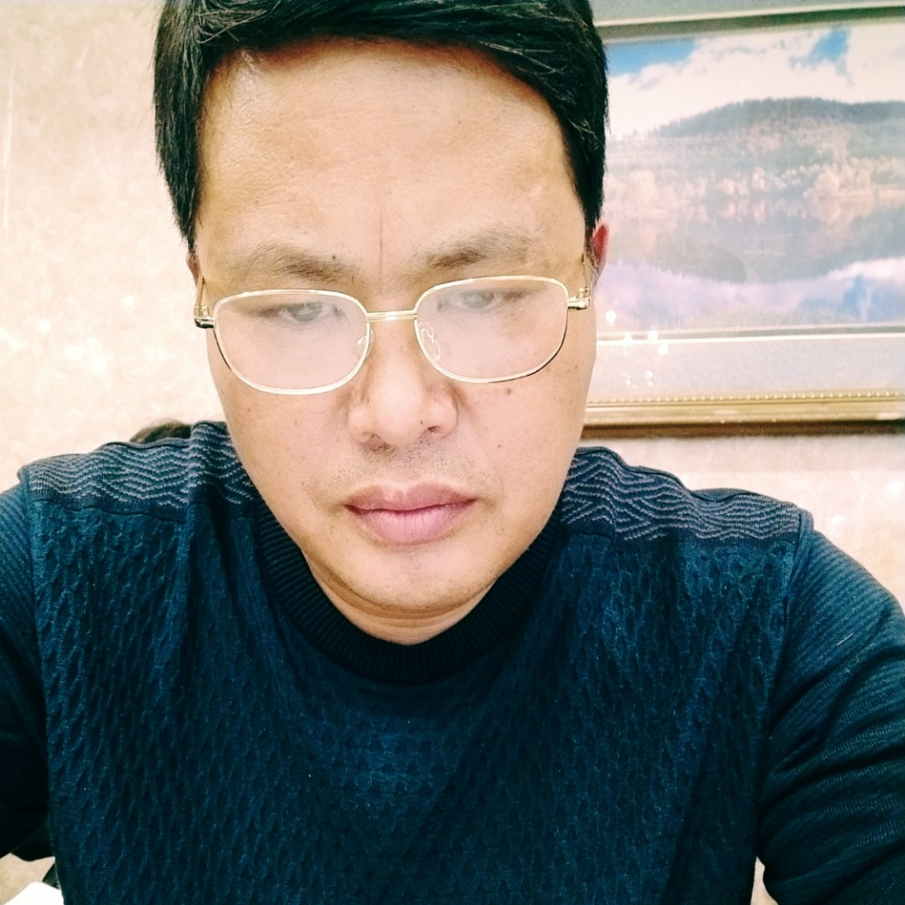 台灯回眸多情的照片