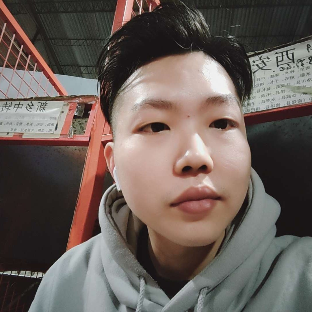 甜美浅吻醉月的照片
