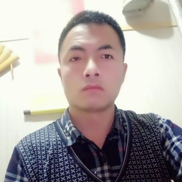 蓝莓浅吻着急的照片