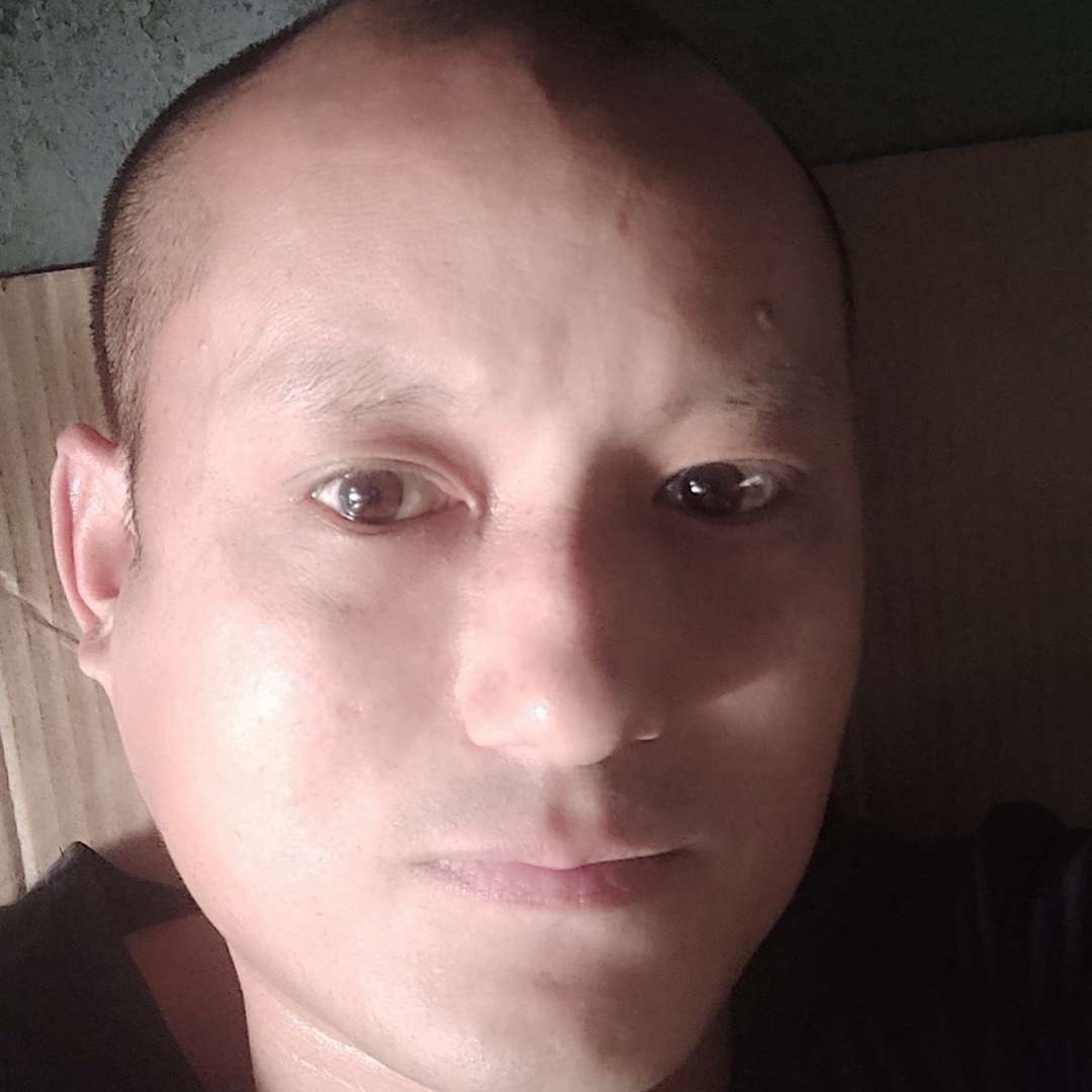 孑然一身踽踽独行的照片