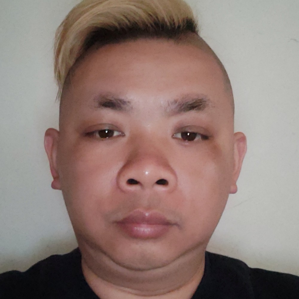 留胡子和毛衣的照片
