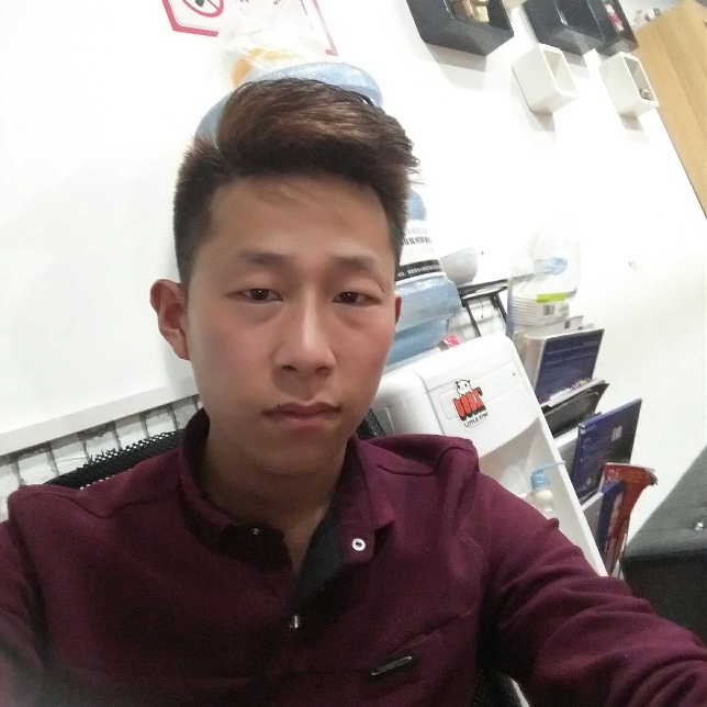 黑白世界彩色的我的照片