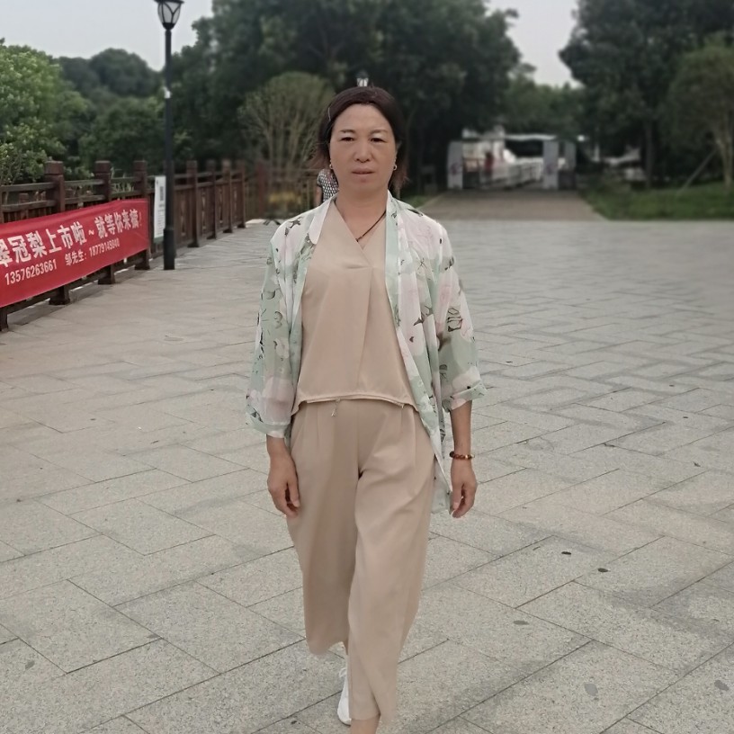 八宝粥踢专注的照片