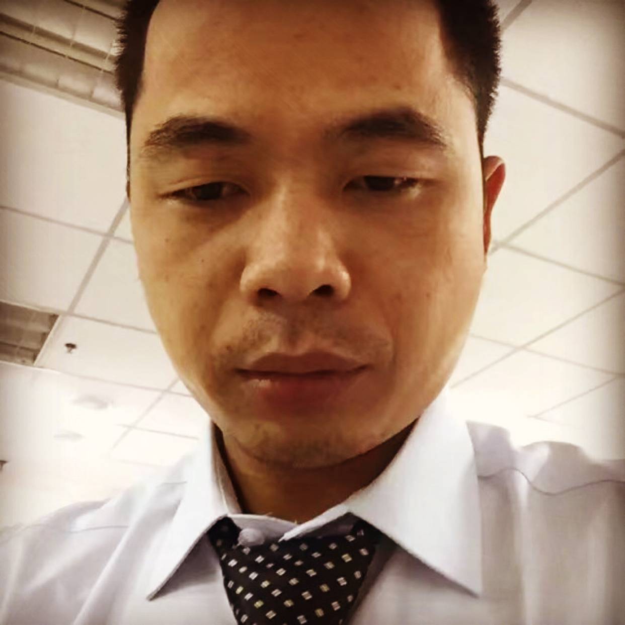年轻請火的照片
